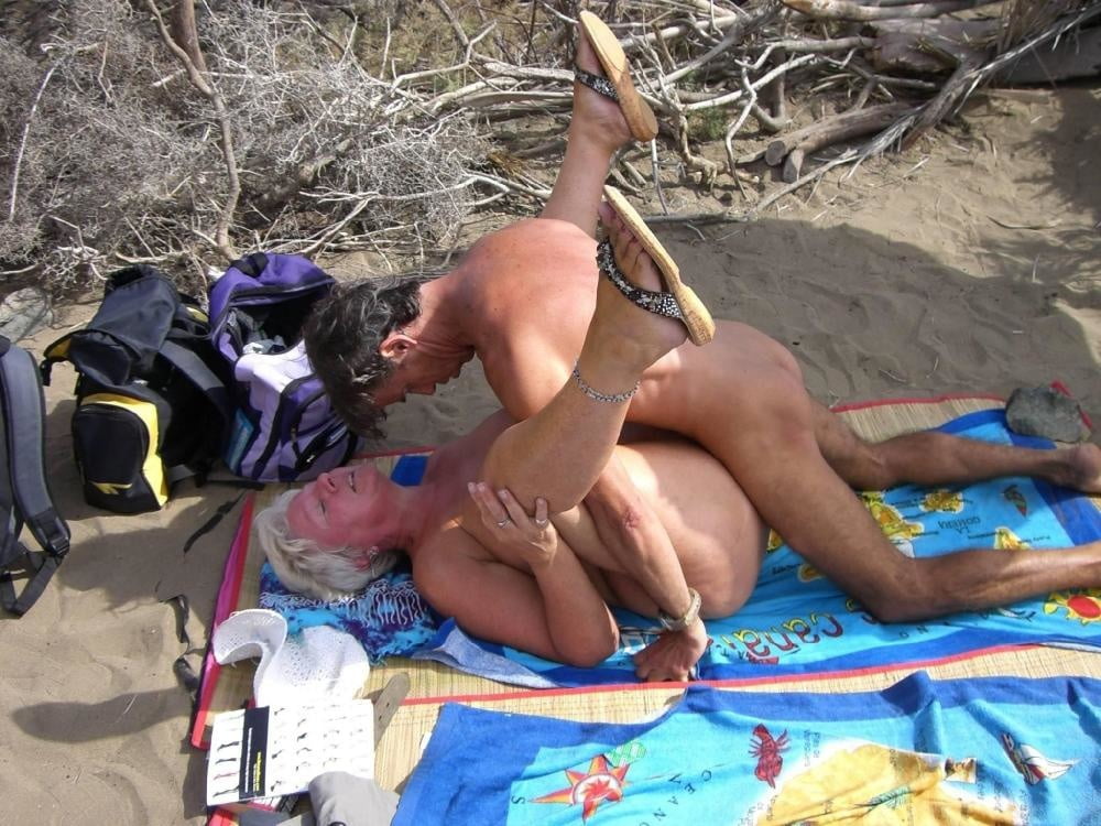 Порно Жена Ебется На Пляже